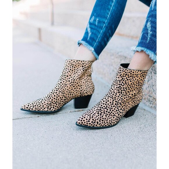 Qupid Mystique Cheetah Animal Print Vegan Suede Block Heel Pointed Ankle Booties - Picture 1 of 10